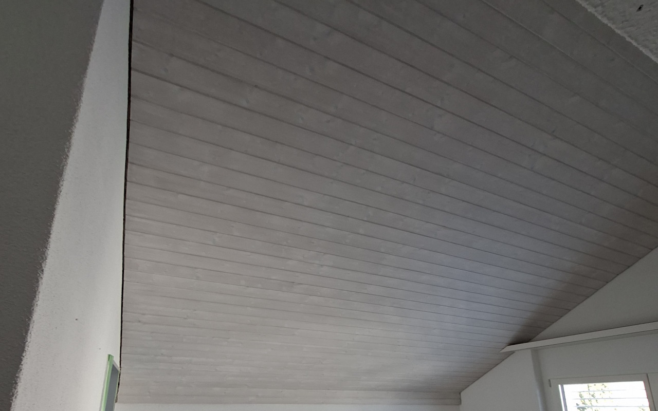 Helle Räume dank weisser Lasur